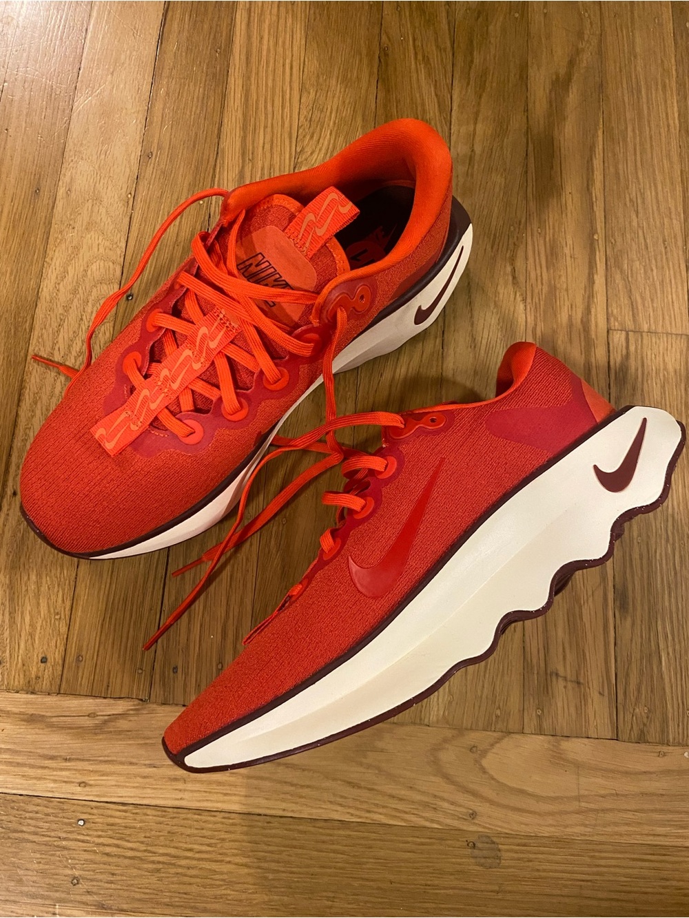 NEW Nike Womens Motiva ‘Picanta Red’
